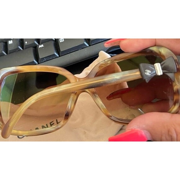 Chanel sunglasses tortoise color with bows on temples - Picture 3 of 10